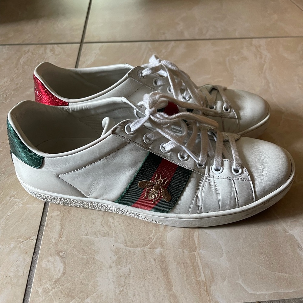 Authentic gucci sneakers size 6.5 fits like a 7!